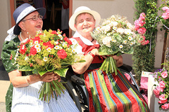 Elfriede und Margarete Wurzinger beim Blütenfest